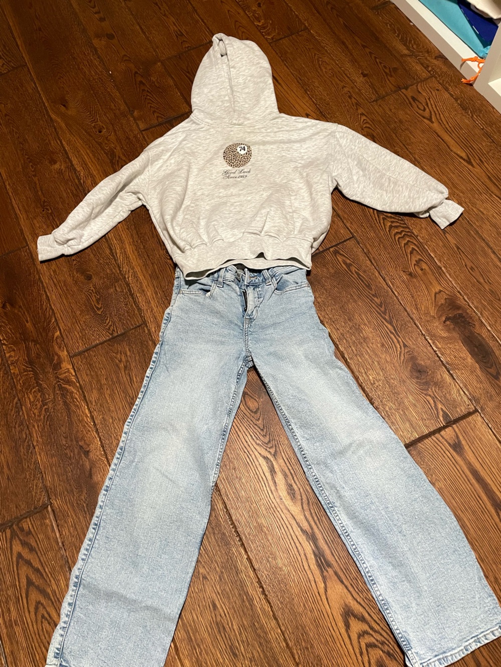 Girls Abercrombie wide leg jeans and Zara sweatshirt